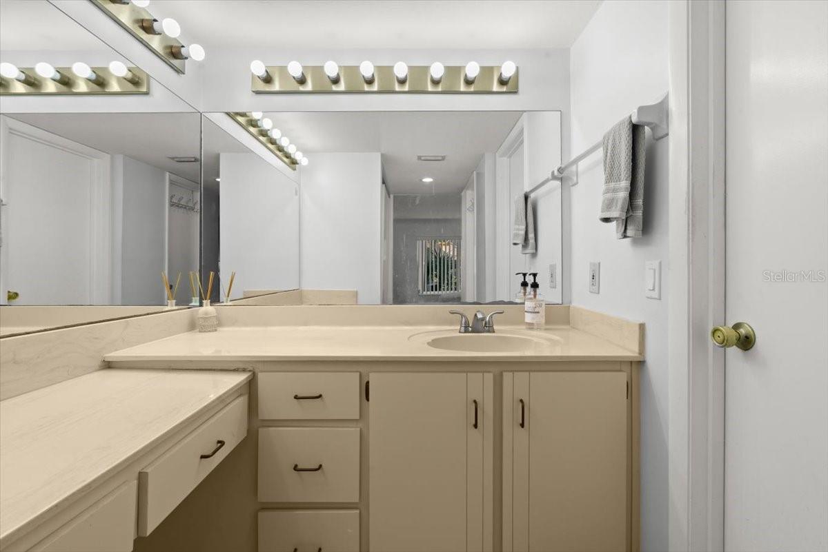 HAWKS LANDING AT PELICAN BAY CONDO PH 01-06 AMD 01 - Residential