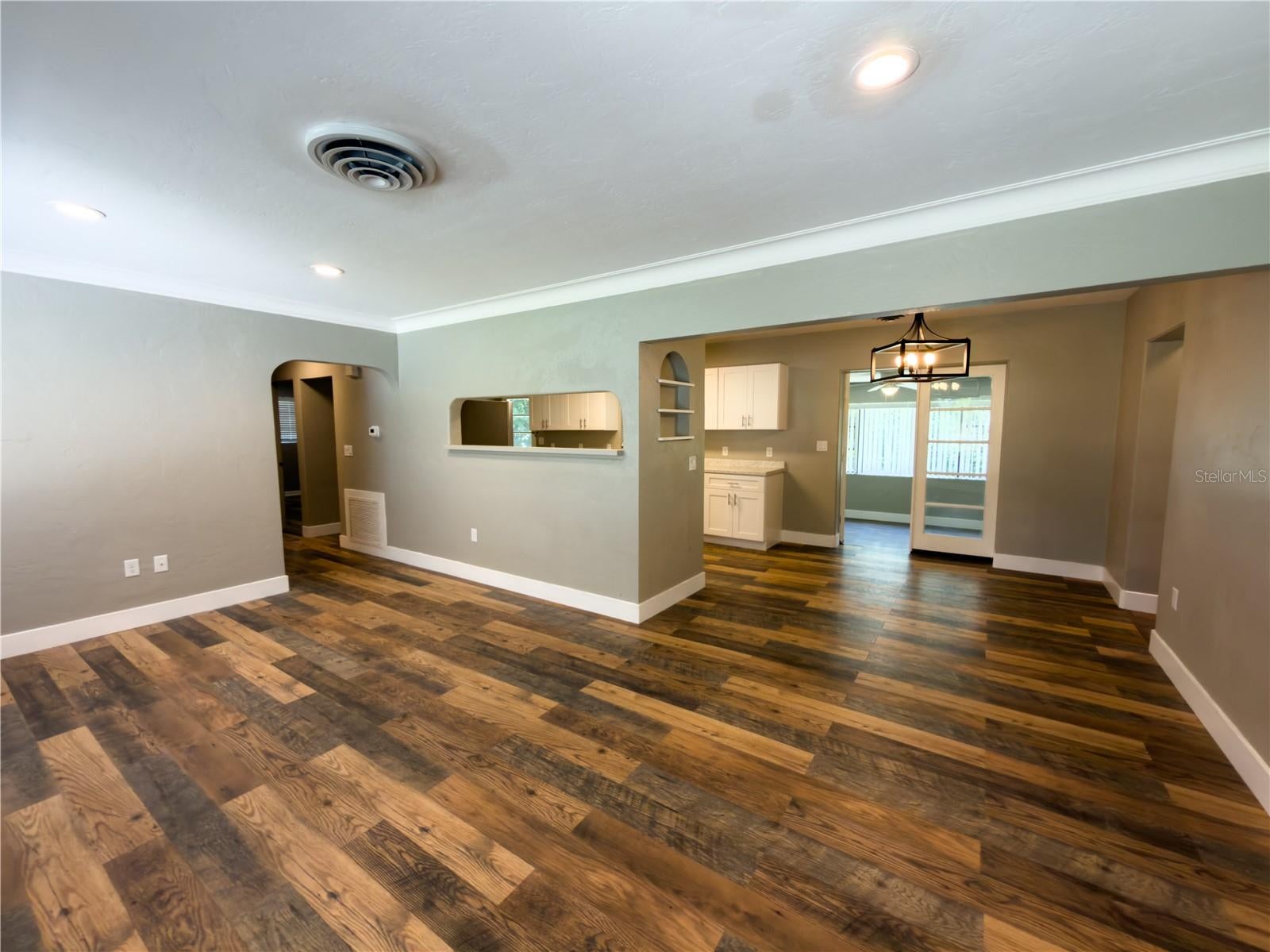 374 W GRAVES AVENUE