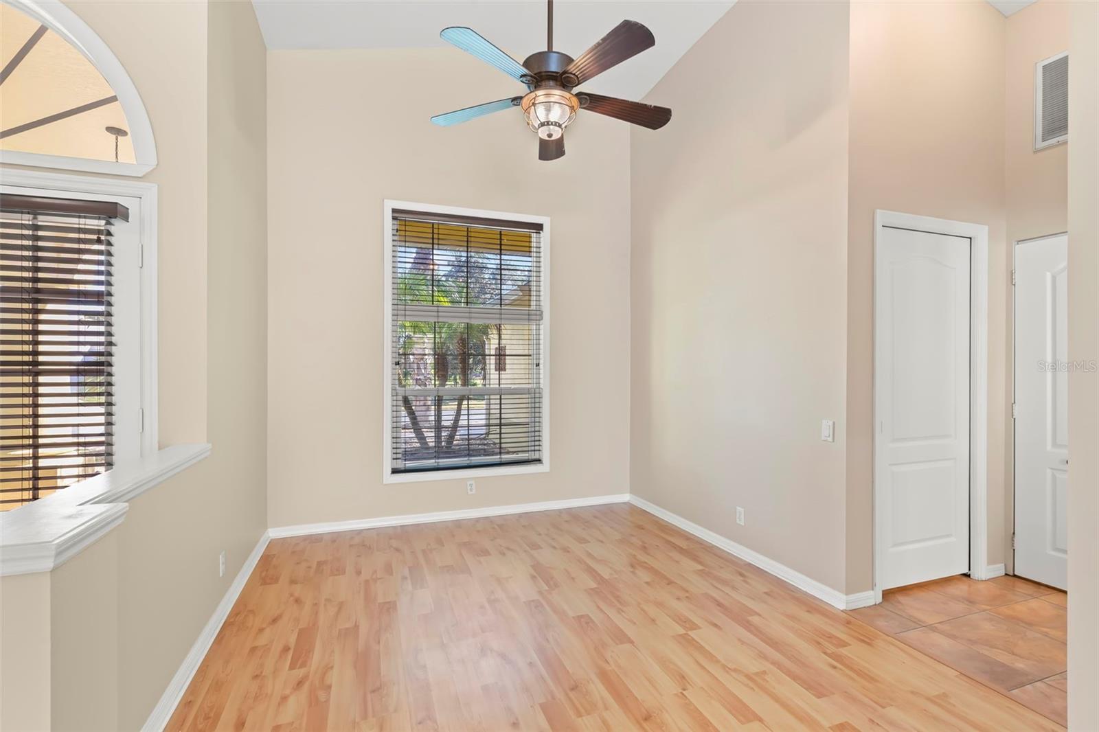 738 N LAKE BOULEVARD