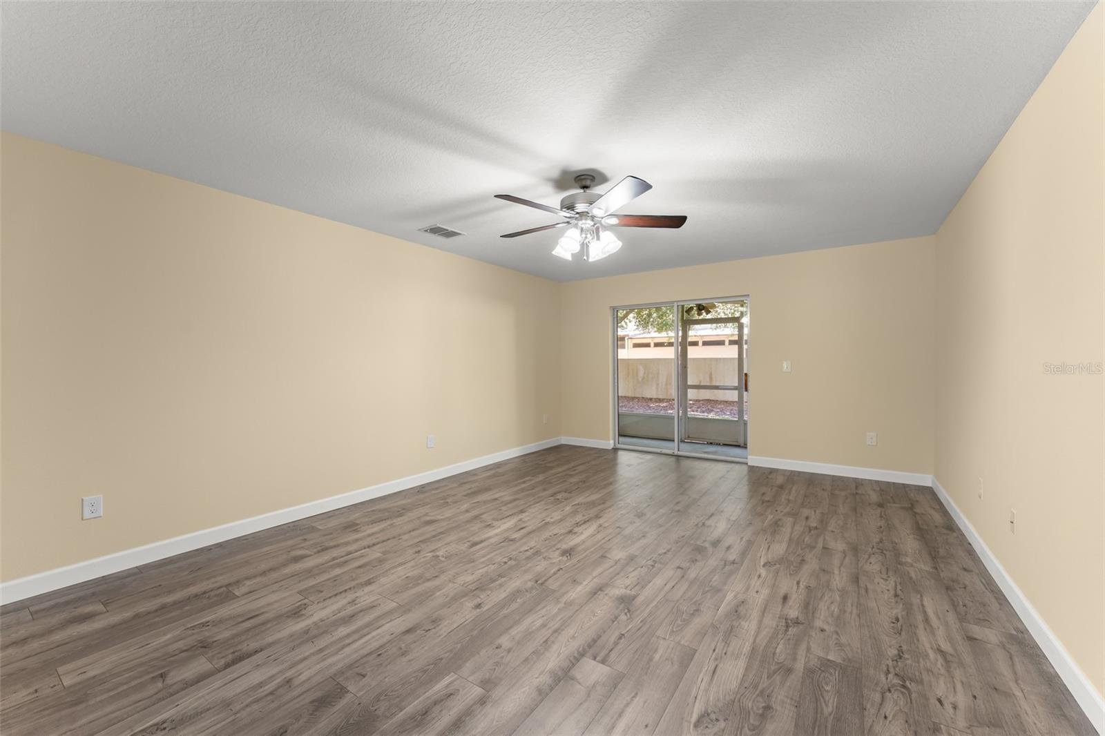 AMBERLEE TOWNHOMES - Residential