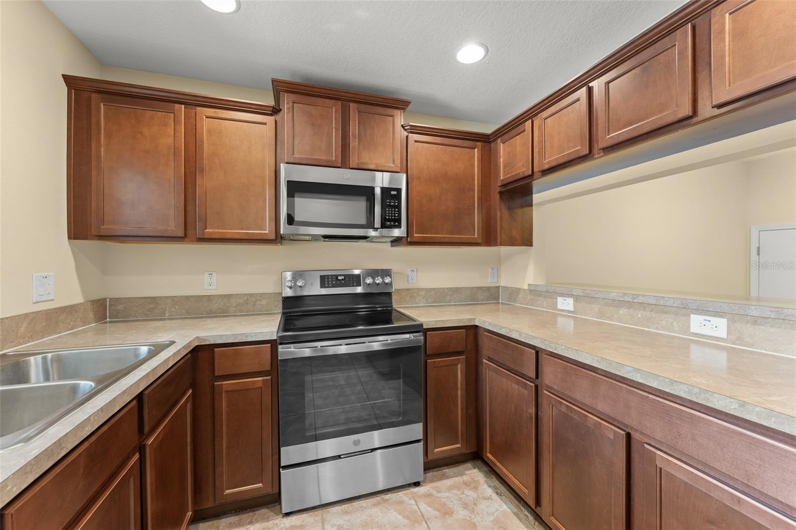 AMBERLEE TOWNHOMES - Residential