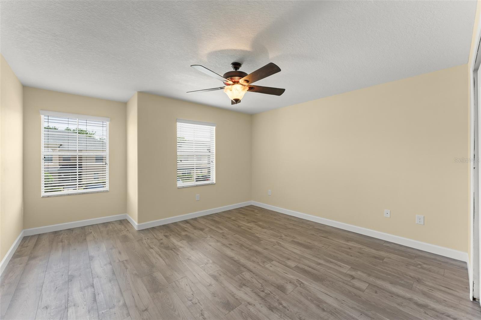 AMBERLEE TOWNHOMES - Residential