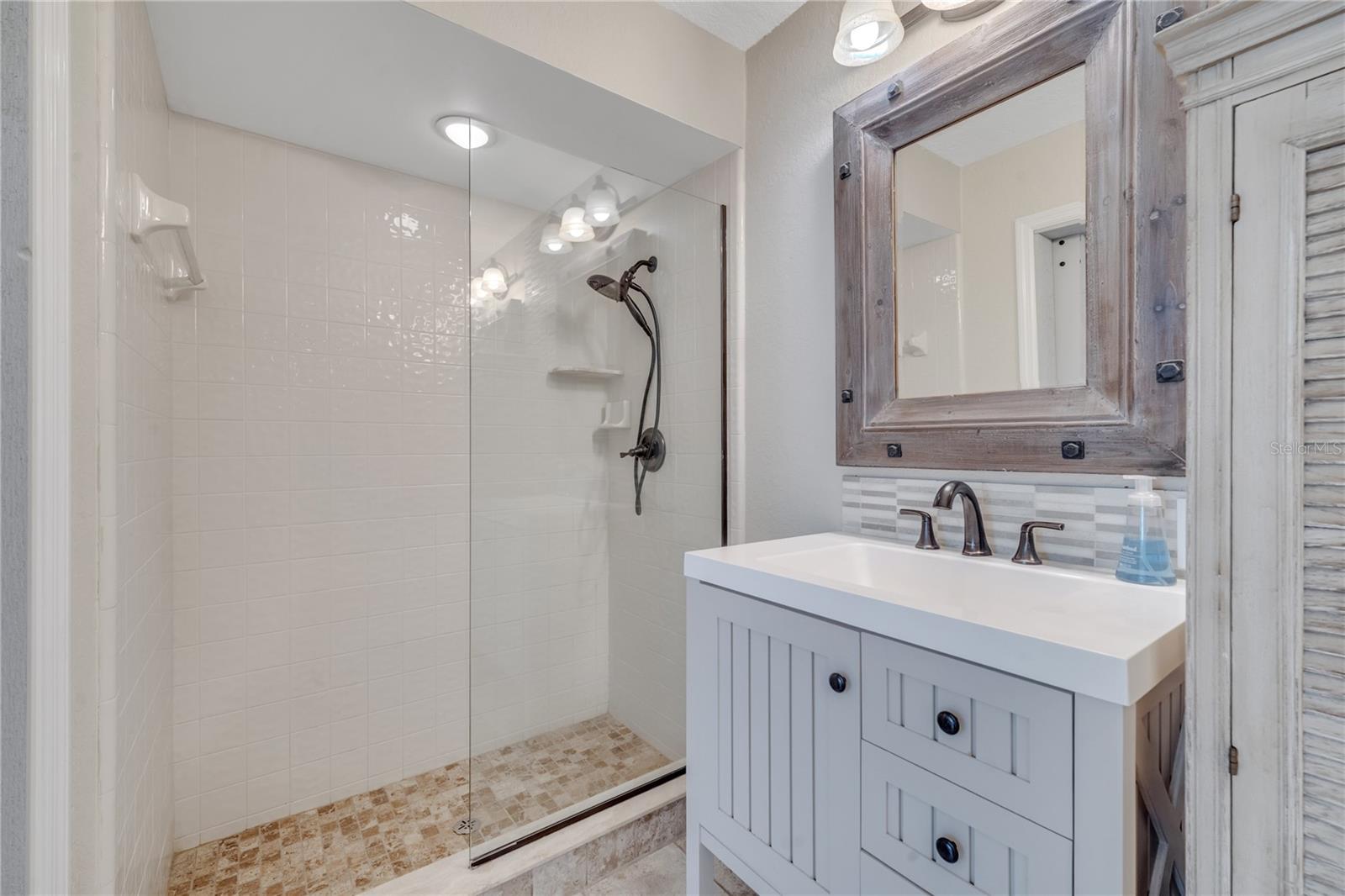 OAK HAVEN REP LTS 01-30 - Residential Lease