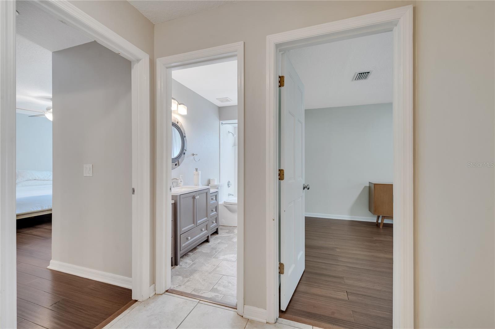 OAK HAVEN REP LTS 01-30 - Residential Lease