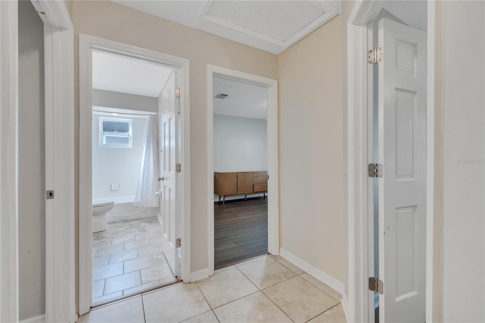 OAK HAVEN REP LTS 01-30 - Residential Lease