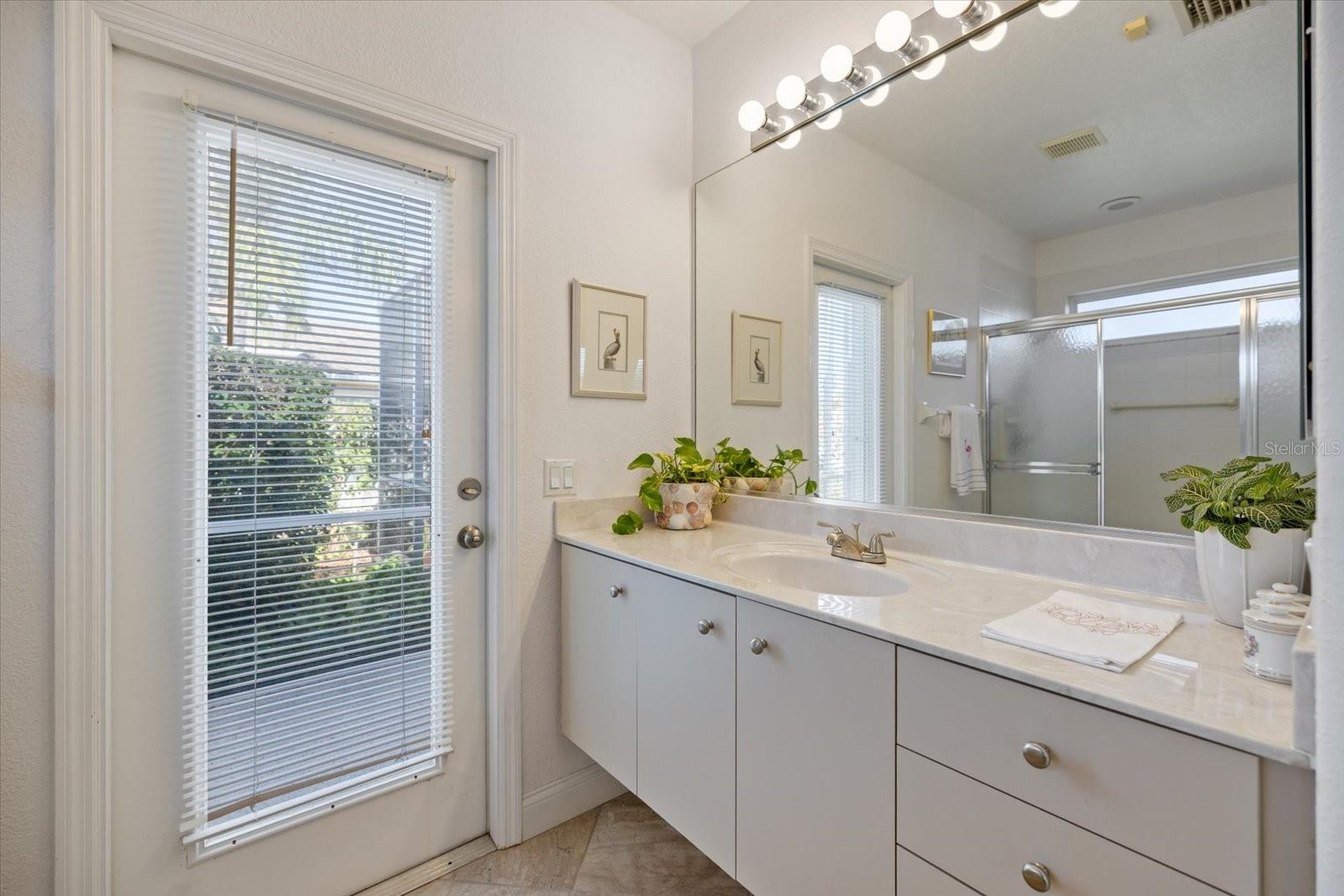 PELICAN POINTE GOLF A& CNTRY C - Residential