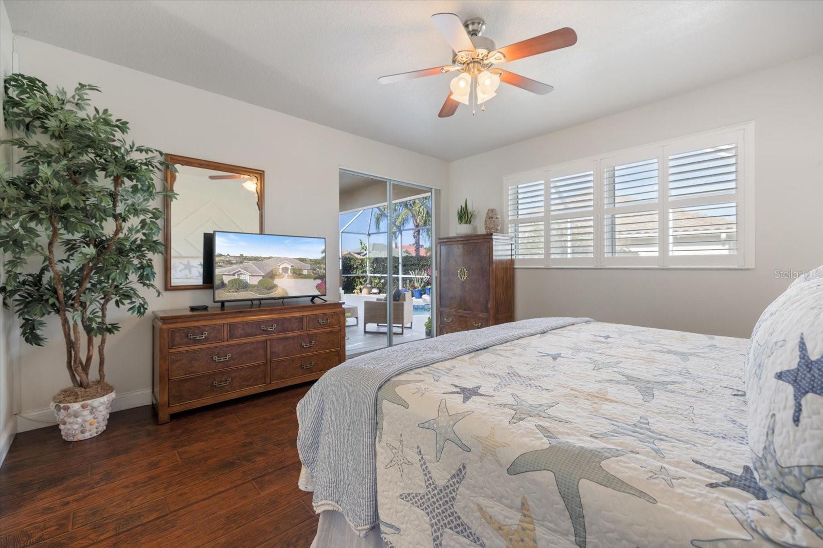 PELICAN POINTE GOLF A& CNTRY C - Residential