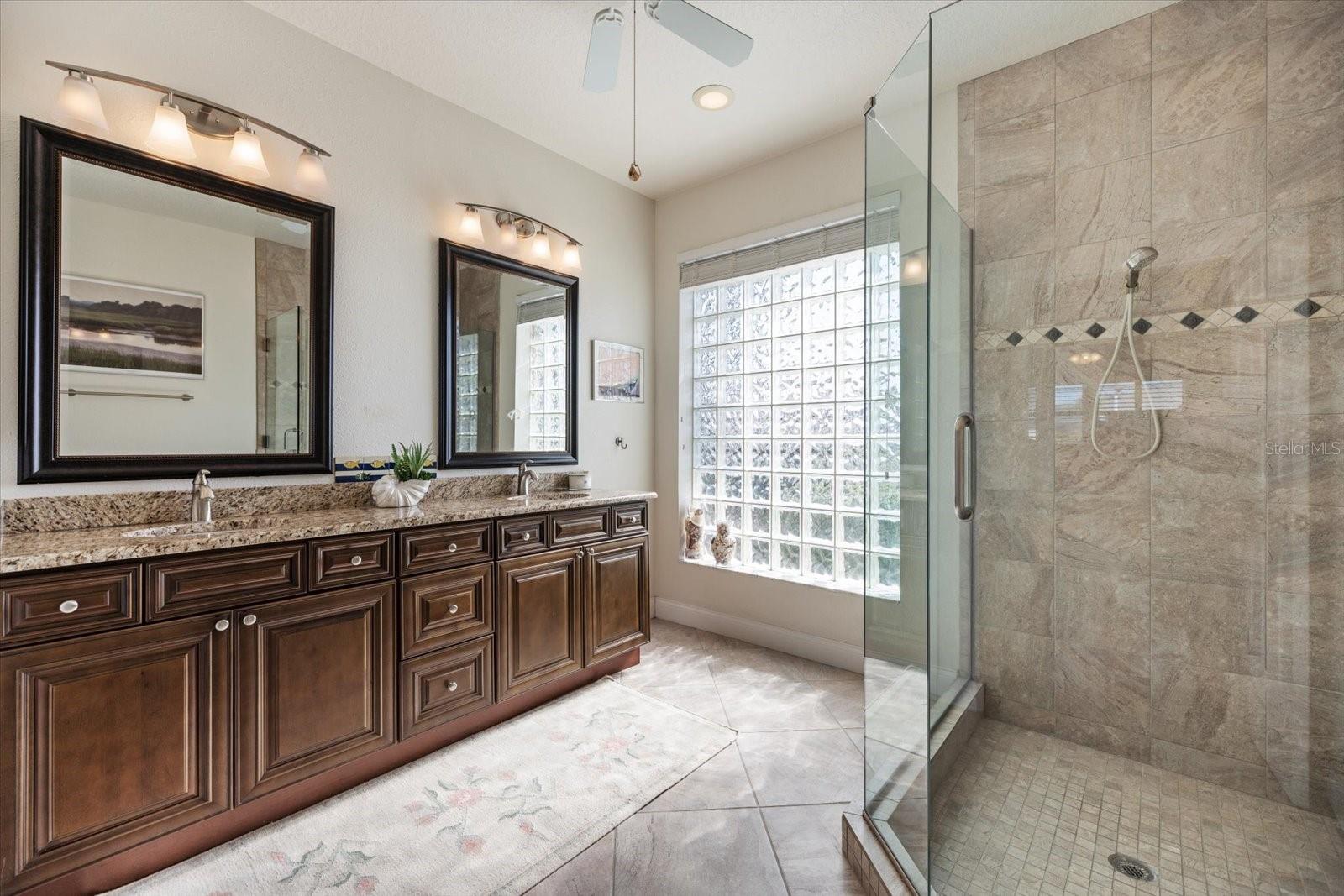 PELICAN POINTE GOLF A& CNTRY C - Residential