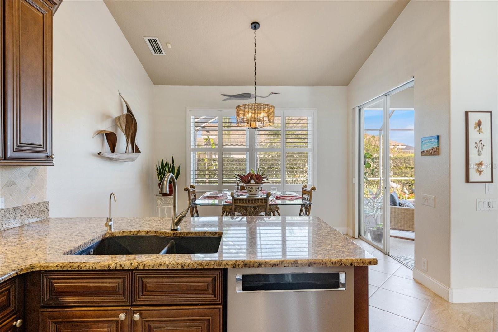 PELICAN POINTE GOLF A& CNTRY C - Residential