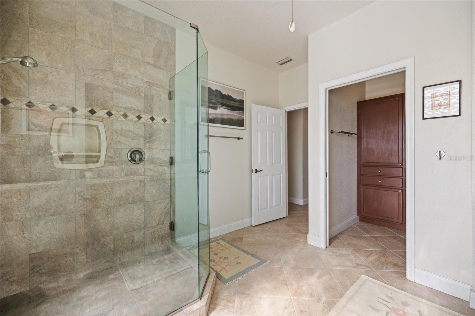 PELICAN POINTE GOLF A& CNTRY C - Residential