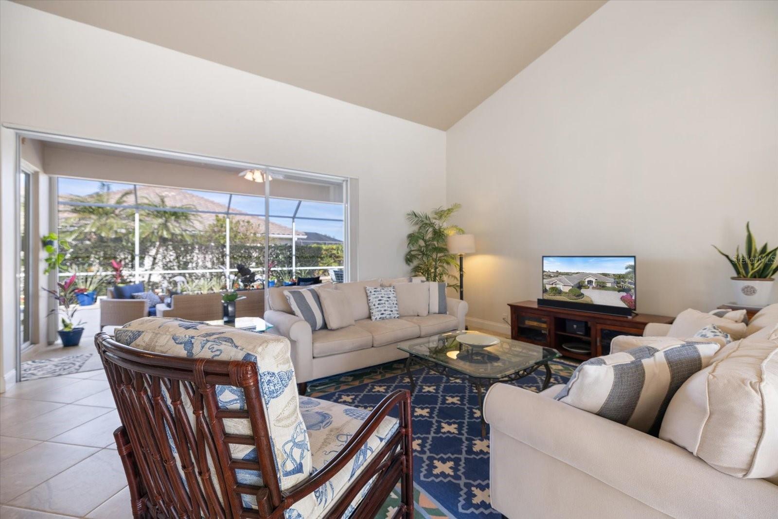 PELICAN POINTE GOLF A& CNTRY C - Residential