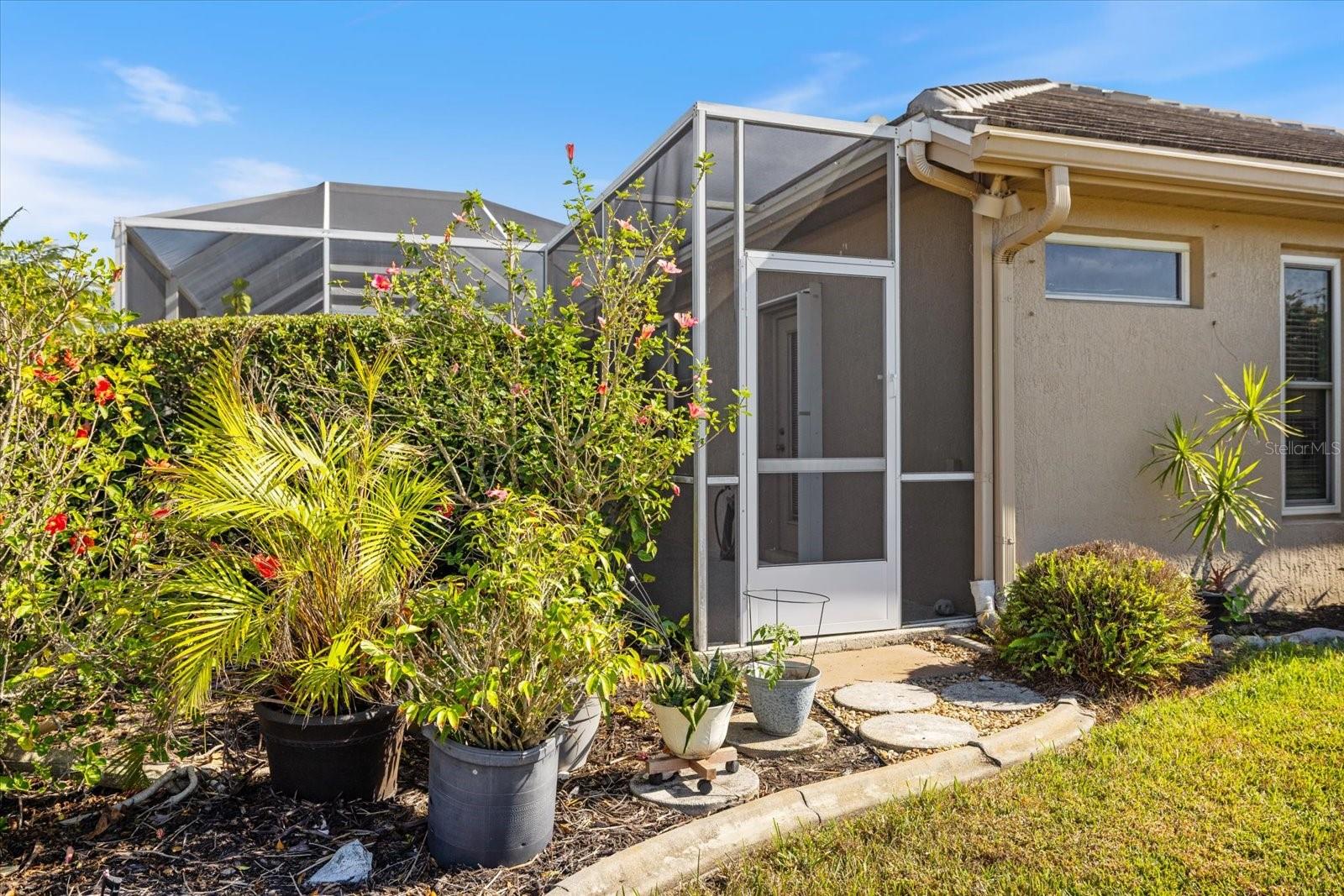 PELICAN POINTE GOLF A& CNTRY C - Residential