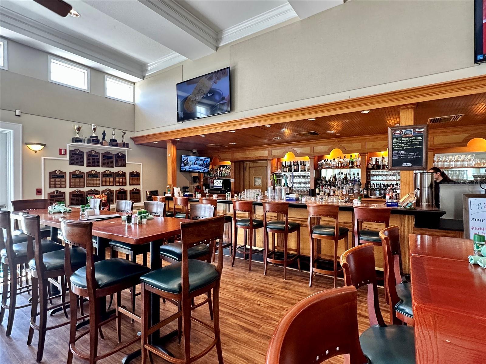 PELICAN POINTE GOLF A& CNTRY C - Residential