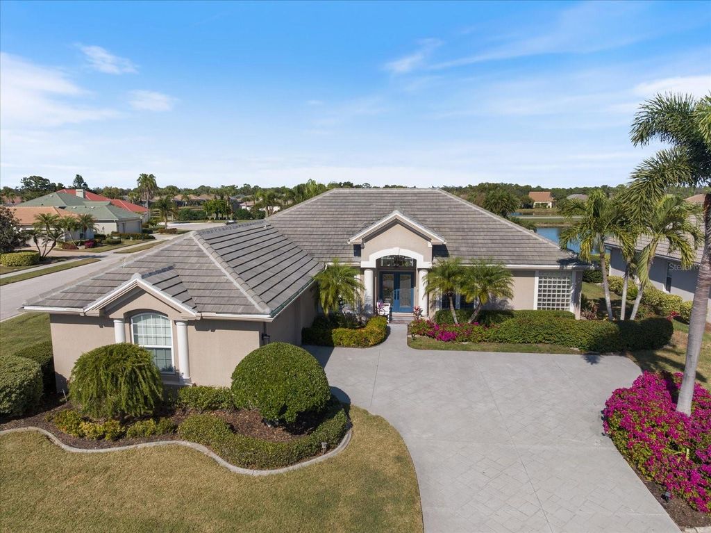 Photo of 447 Pelican Moorings, Venice, FL 34285 (MLS # N6141743)