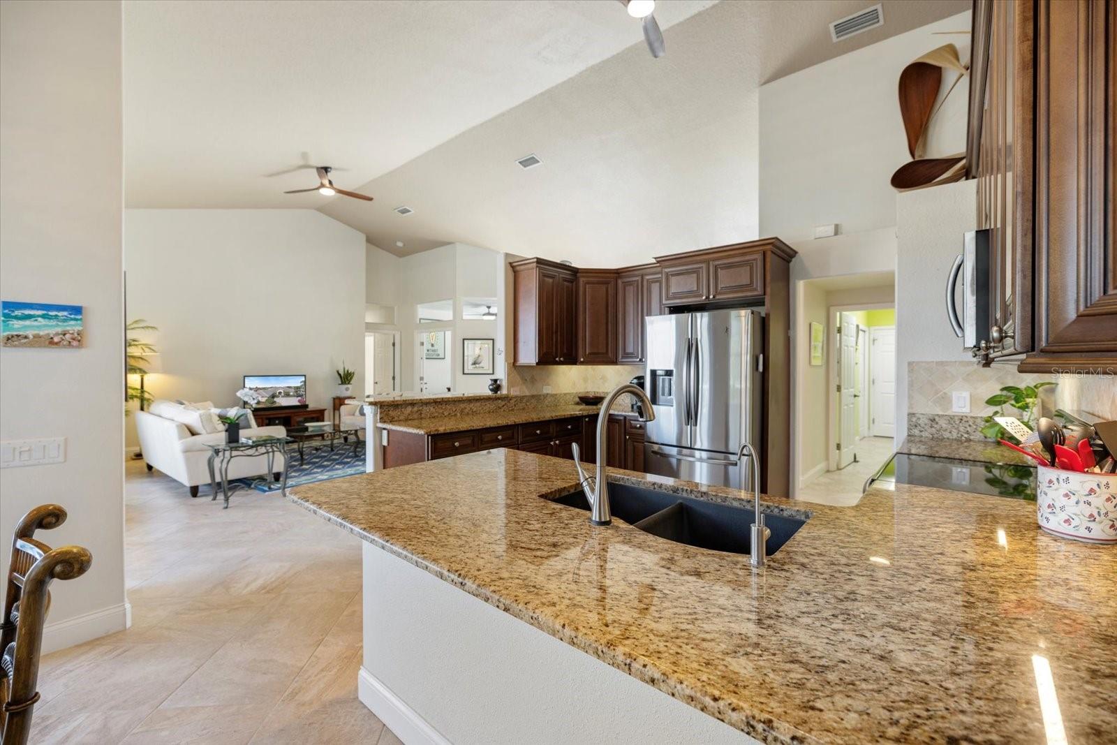 PELICAN POINTE GOLF A& CNTRY C - Residential