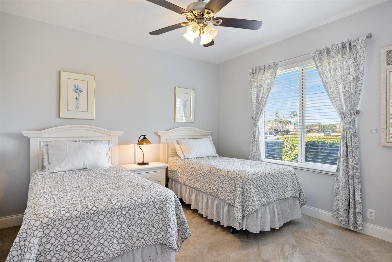 PELICAN POINTE GOLF A& CNTRY C - Residential