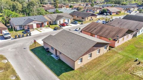 A home in LAKELAND