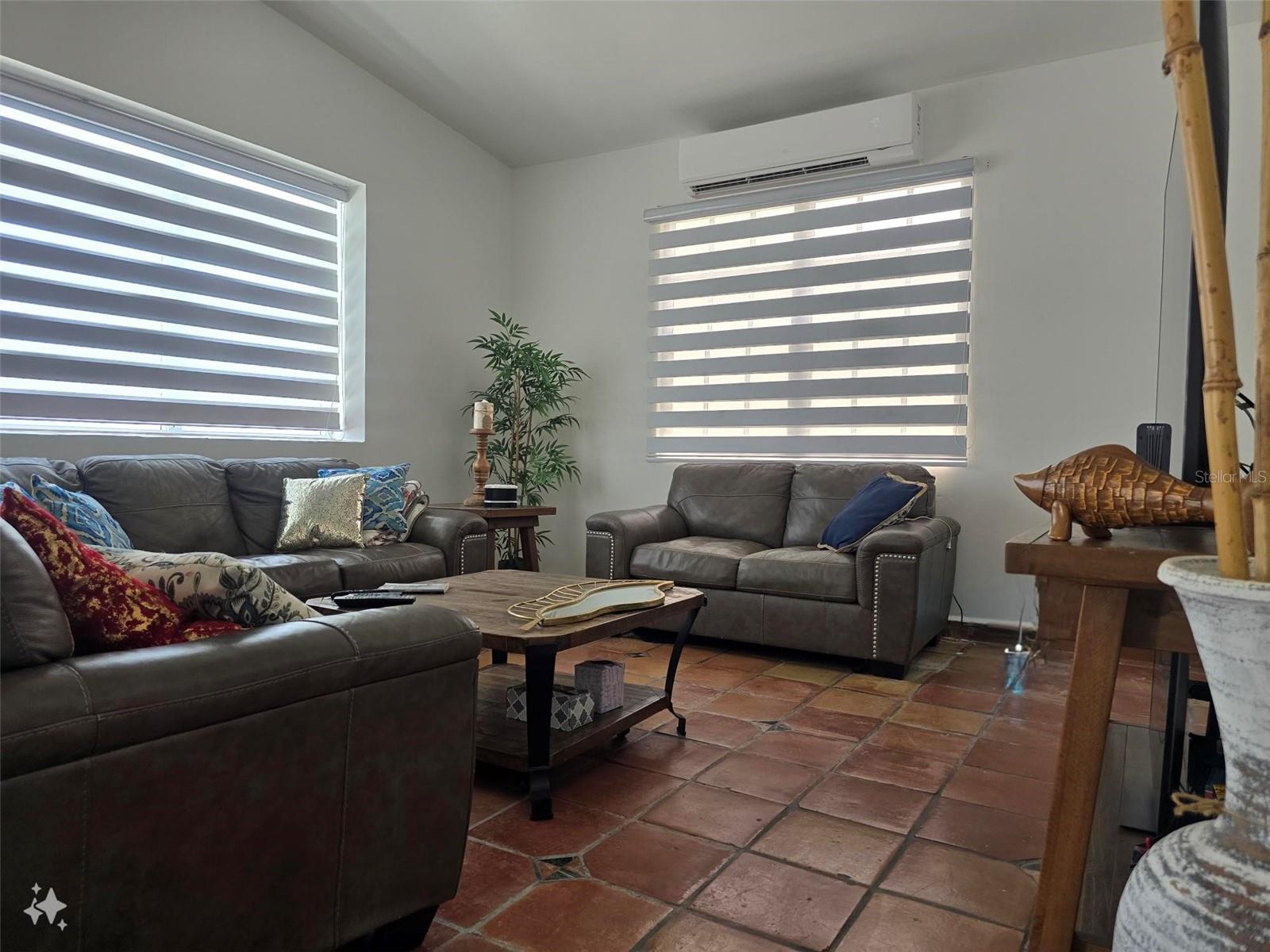 URB. VILLAMAR - Residential