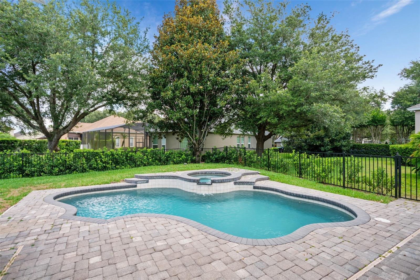 KEENES POINTE UT 04 SEC 31 48 82 - Residential