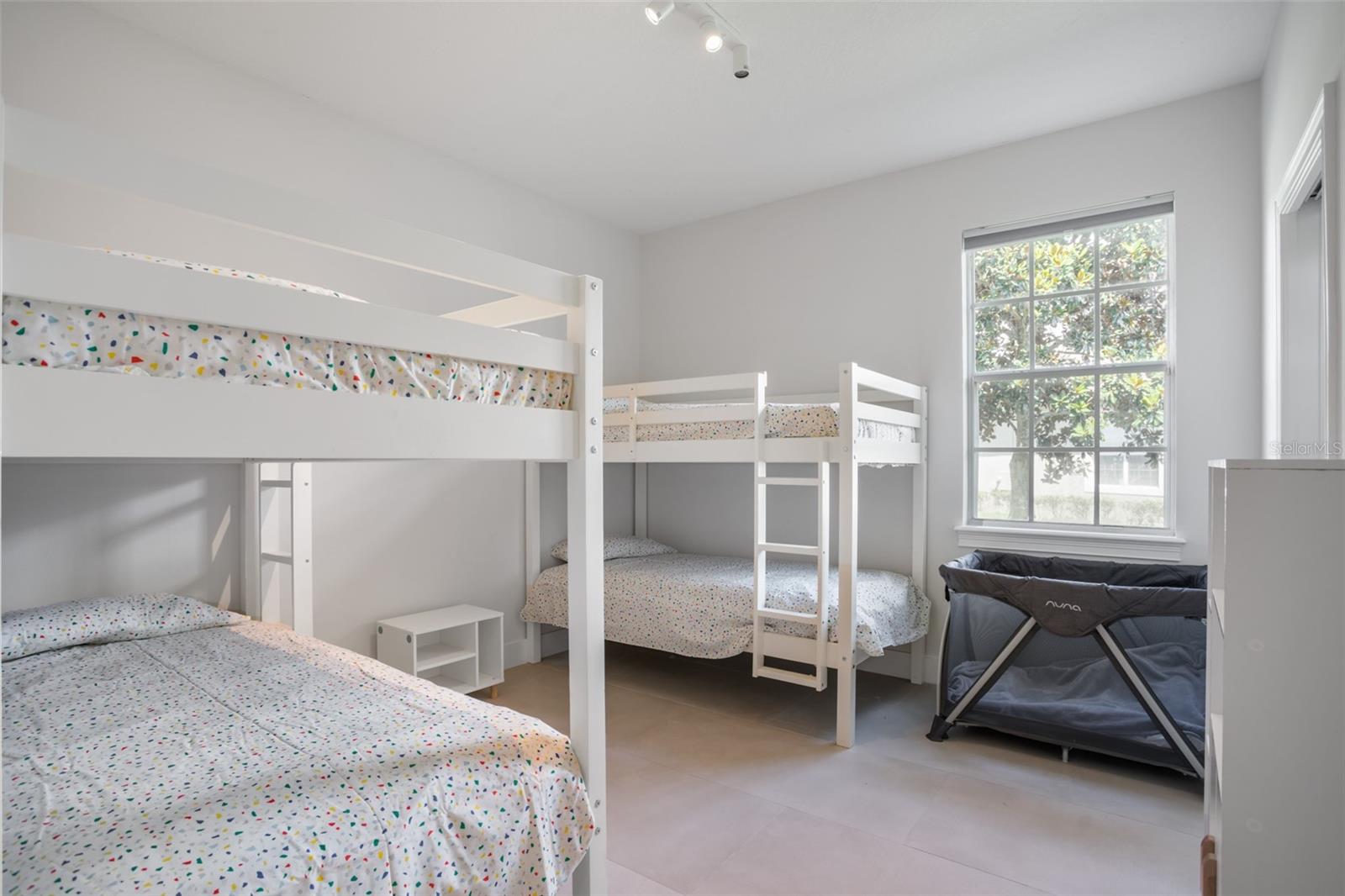 KEENES POINTE UT 04 SEC 31 48 82 - Residential