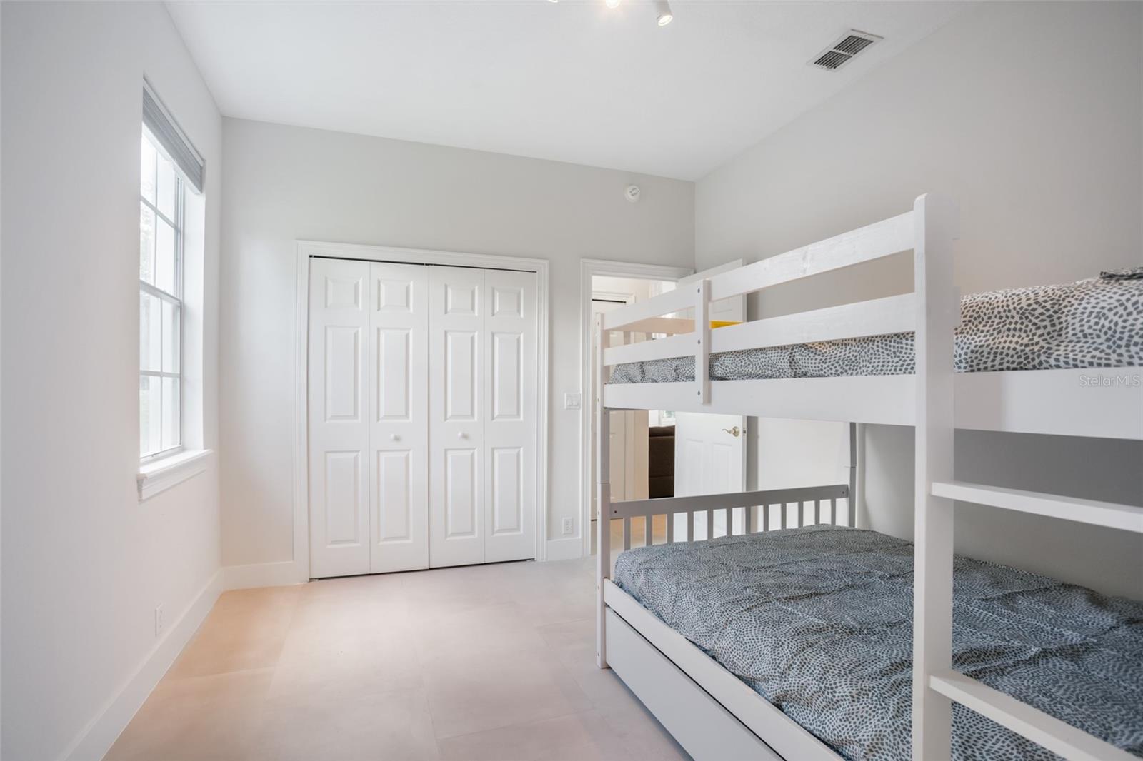 KEENES POINTE UT 04 SEC 31 48 82 - Residential