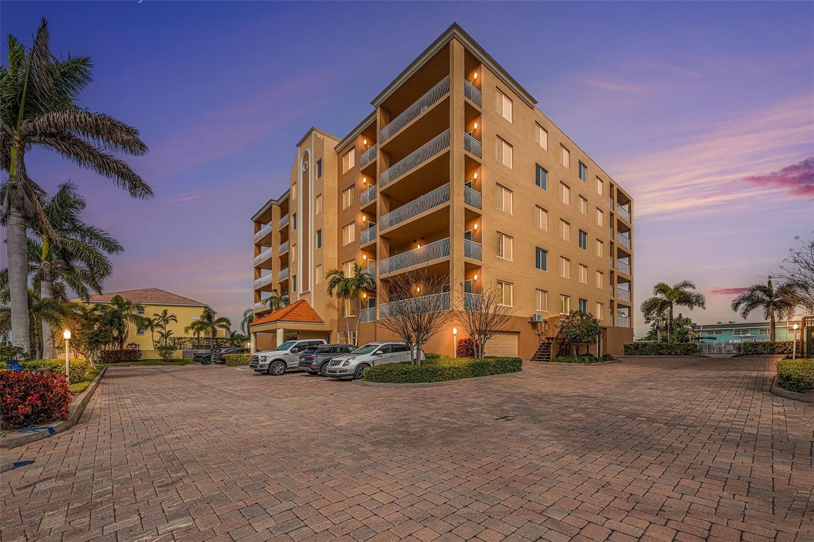 11525 GULF BOULEVARD 401