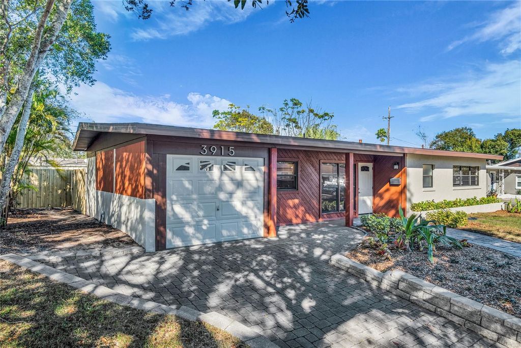 Photo of 3915 Pelican Lane, Orlando, FL 32803 (MLS # O6377362)