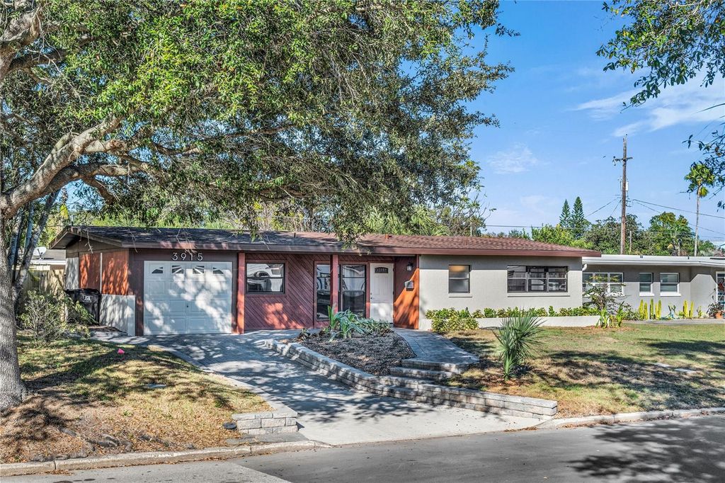 Photo of 3915 Pelican Lane, Orlando, FL 32803 (MLS # O6377362)