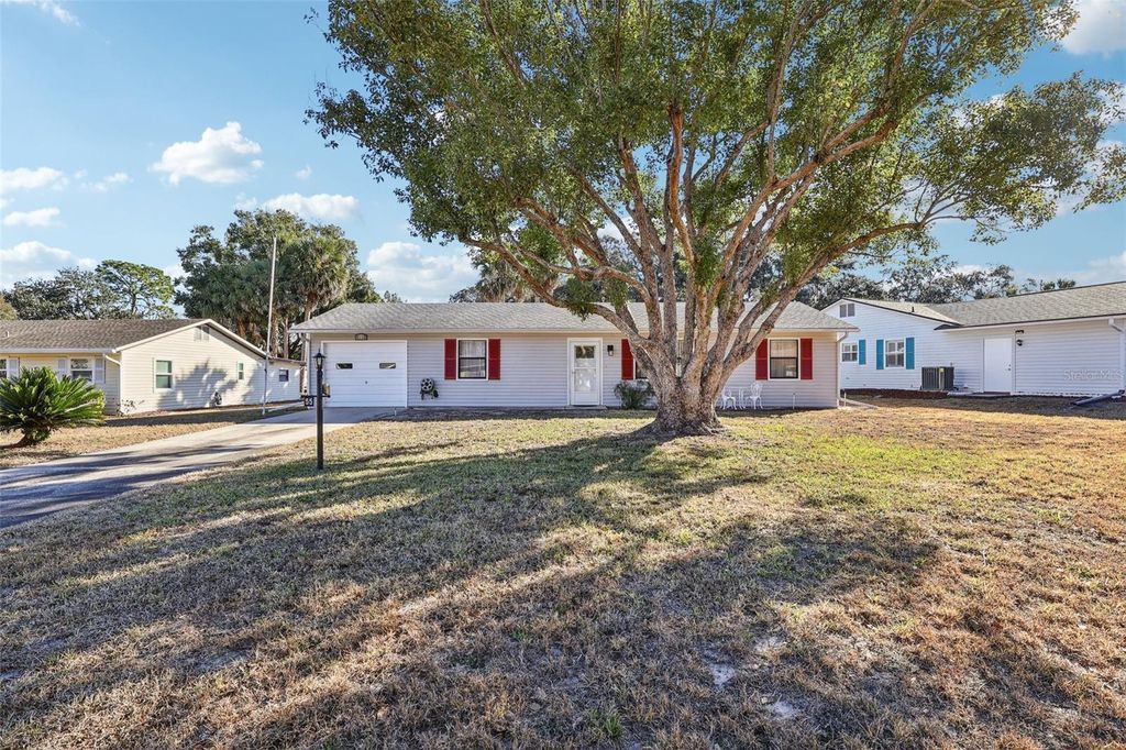 Photo of 55 Aberdeen Circle, Leesburg, FL 34788 (MLS # G5106911)