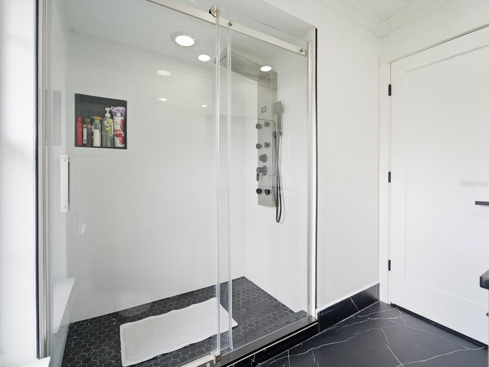 BARRINGTON OAKS EAST - Residential