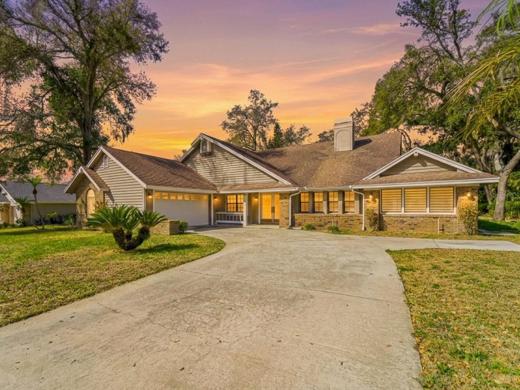 Photo of 142 Barrington Drive, Brandon, FL 33511 (MLS # TB8484875)