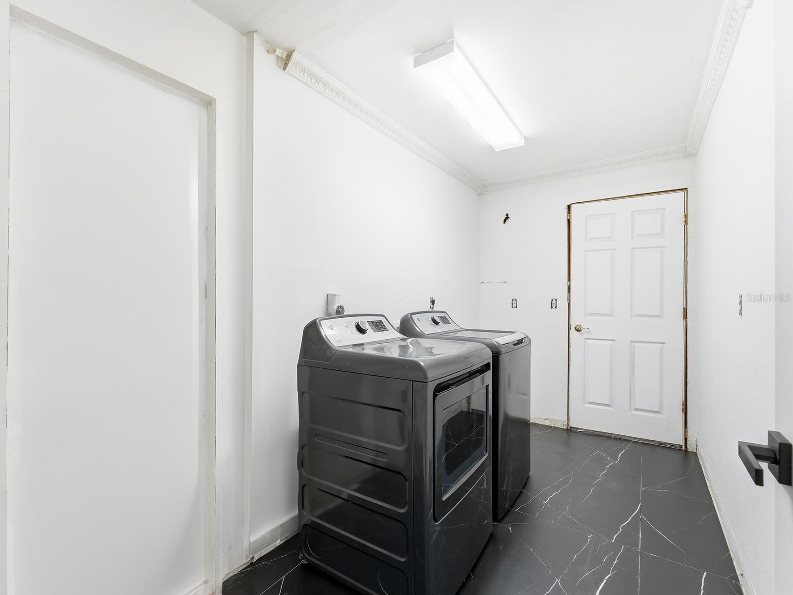 BARRINGTON OAKS EAST - Residential