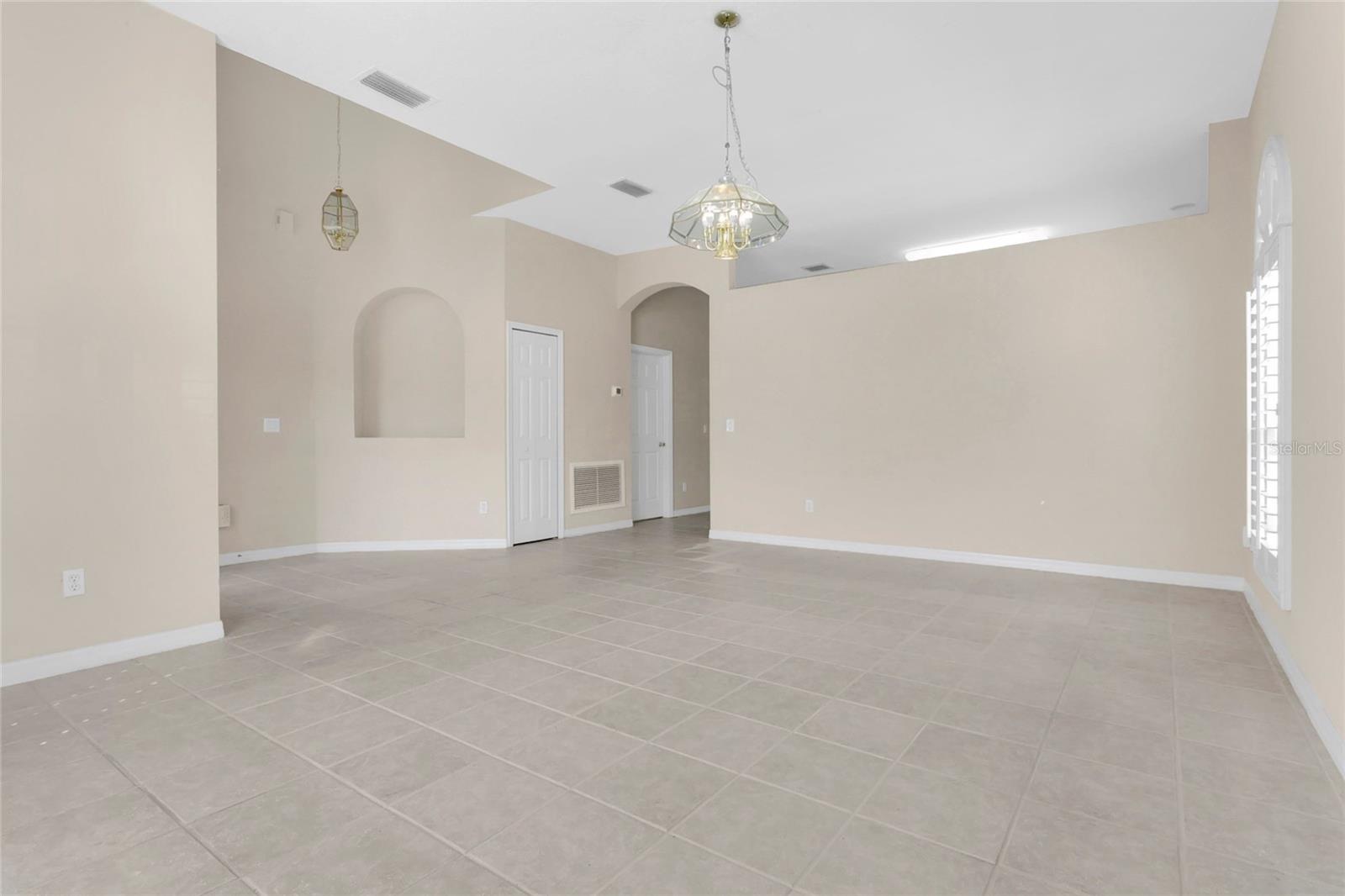 3318 FOXCROFT CIRCLE