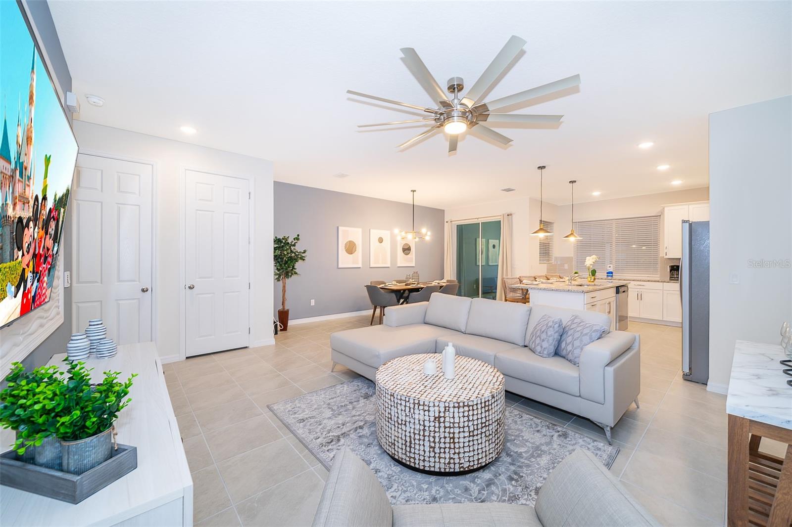 1852 TROPICAL PALMS CIRCLE
