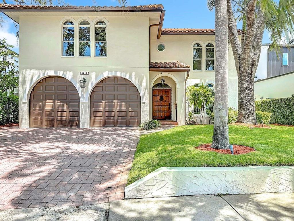 Photo of 4215 W Culbreath Avenue, Tampa, FL 33609 (MLS # TB8418760)