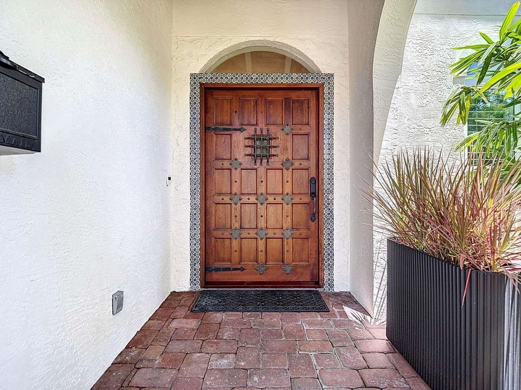 Photo of 4215 W Culbreath Avenue, Tampa, FL 33609 (MLS # TB8418760)