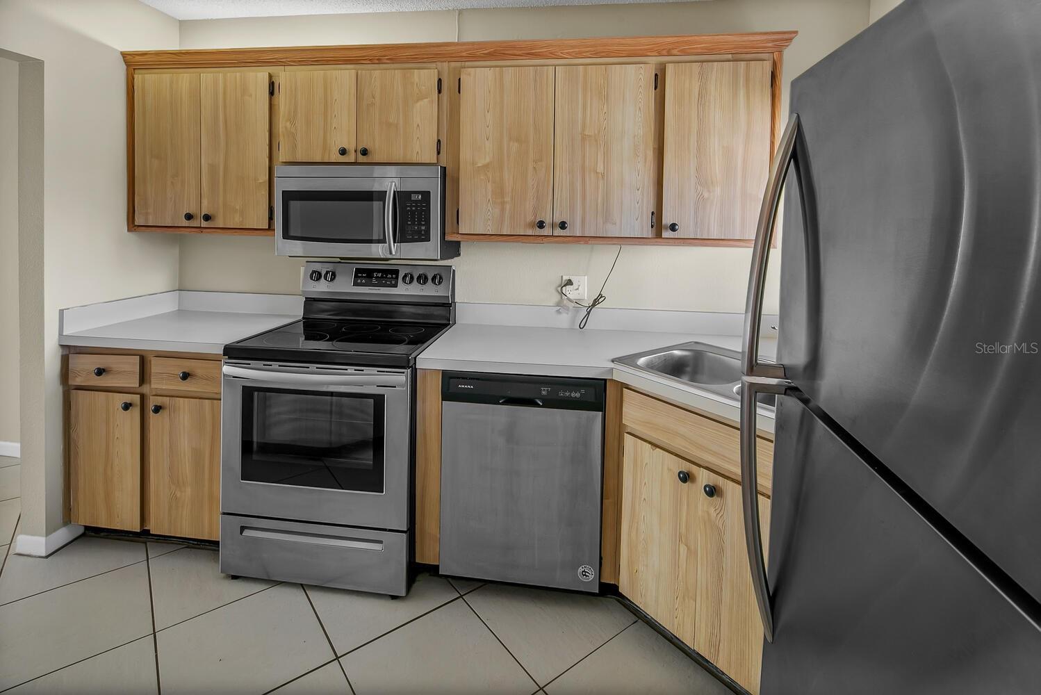 2002 BLUE HAWK COURT 1723