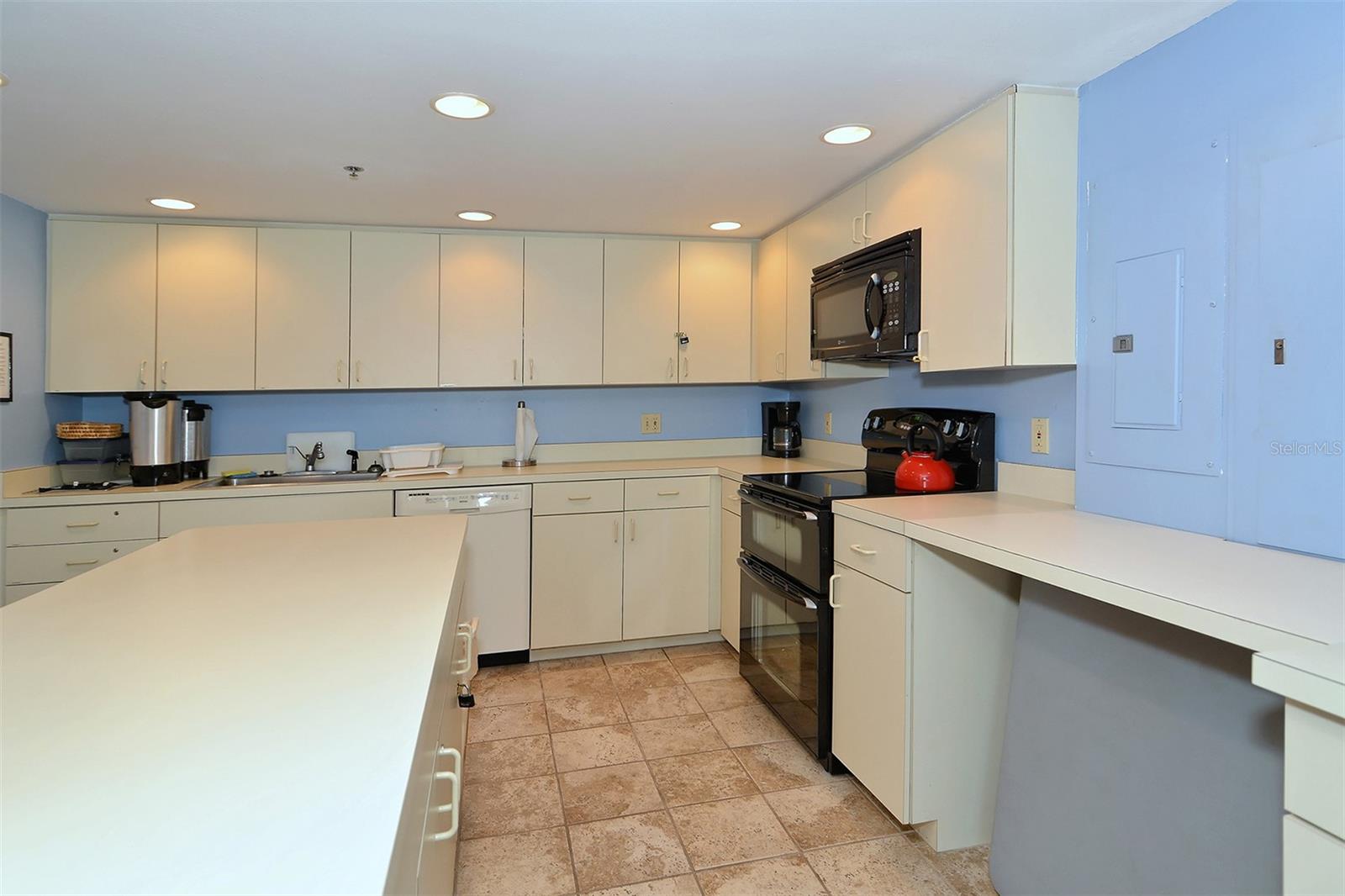 BAYPORT BCH & TEN PH C - Residential