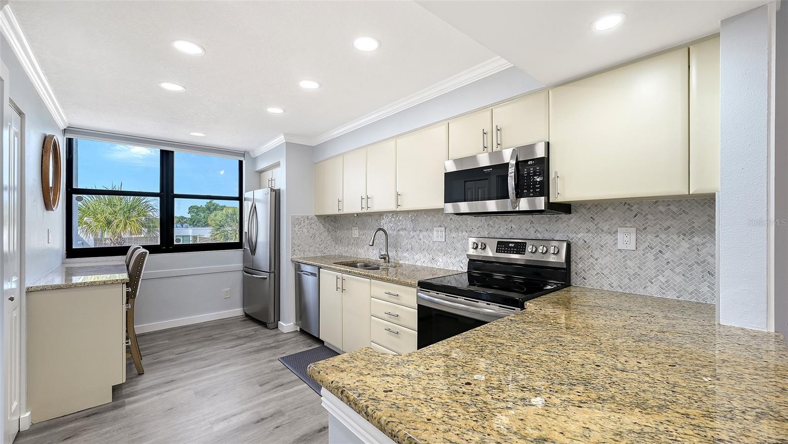 BAYPORT BCH & TEN PH C - Residential