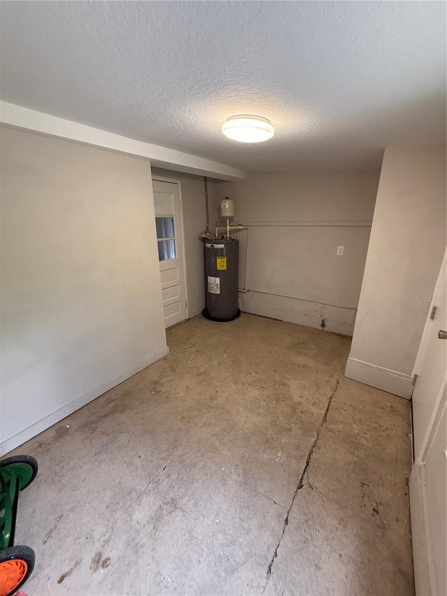 PLYMOUTH HEIGHTS DELAND - Residential Lease