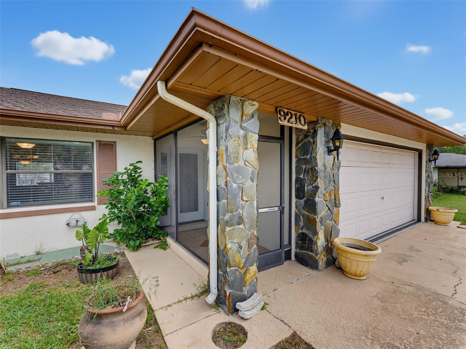 9210 N FONTANA WAY