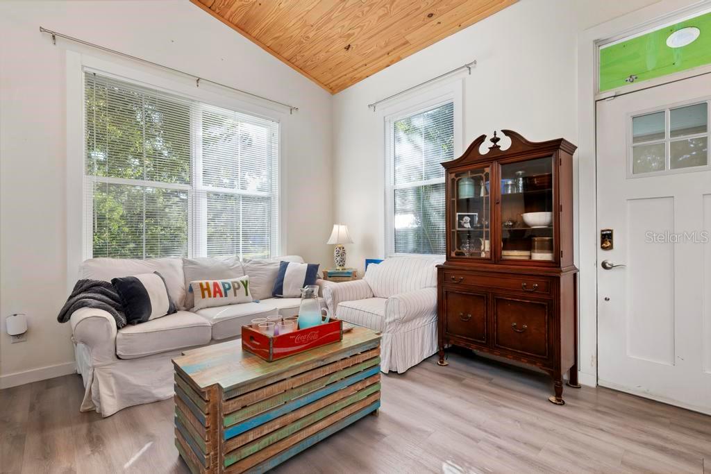 BRADENCOTTAGES - Residential