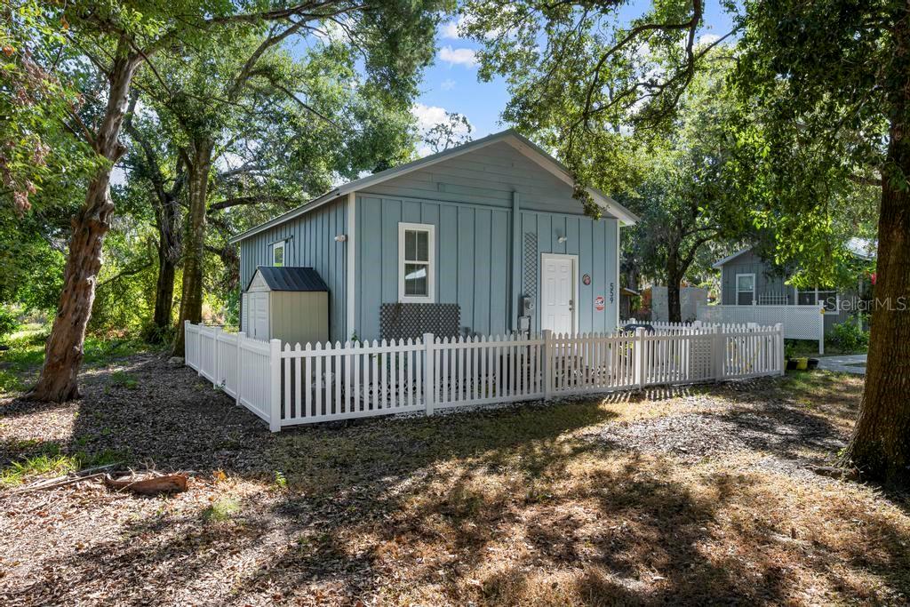 BRADENCOTTAGES - Residential