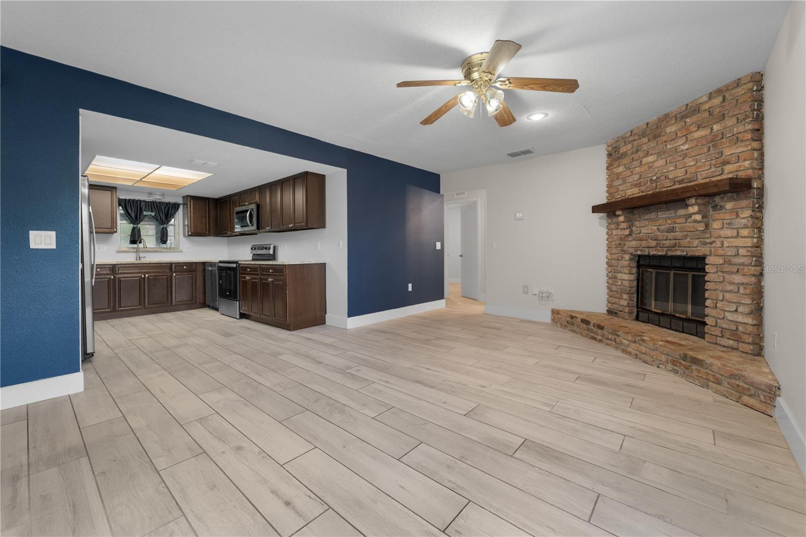 6261 SILVER GLEN COURT