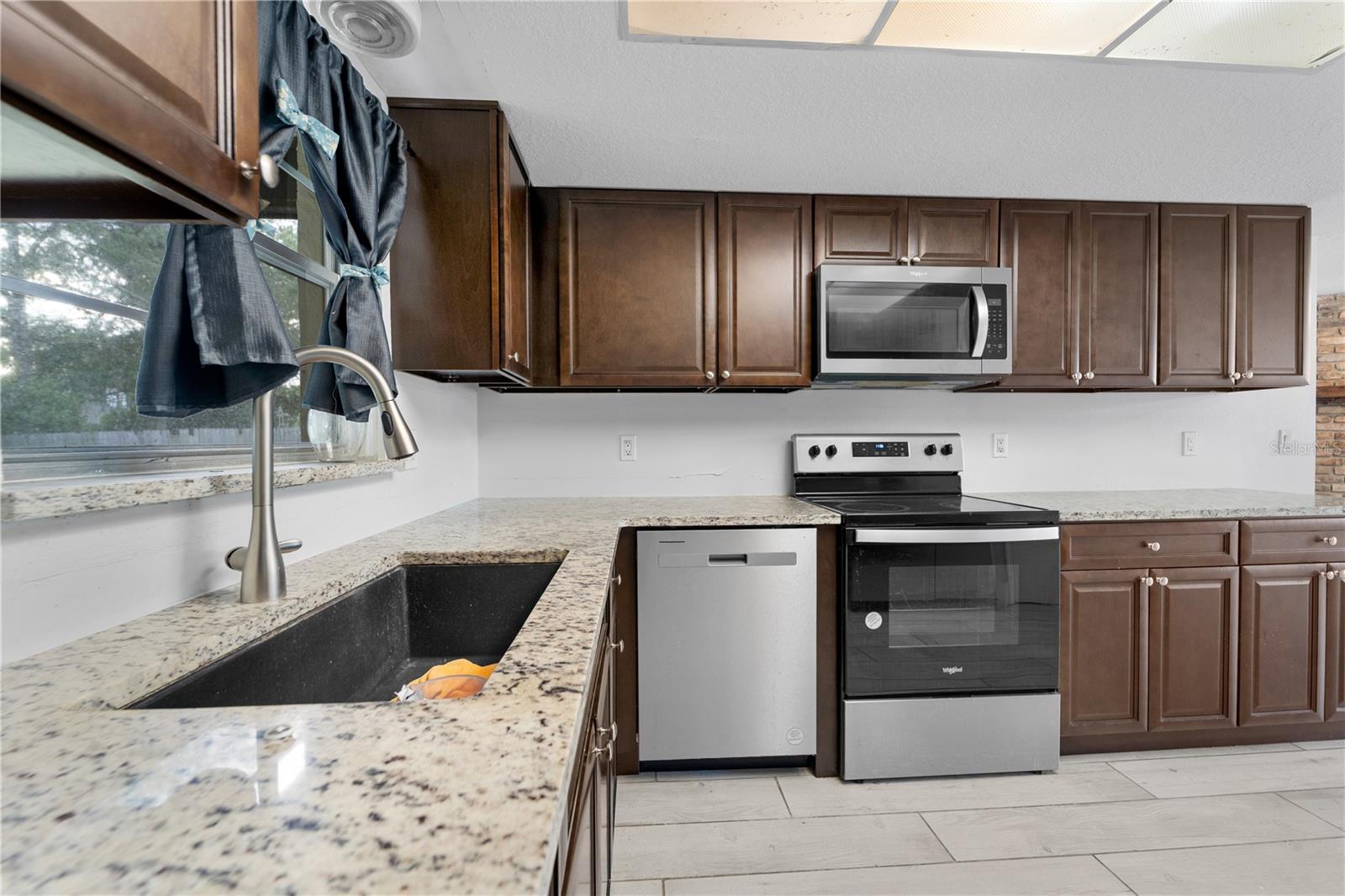 6261 SILVER GLEN COURT