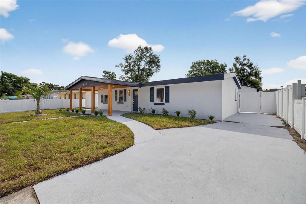 Photo of 3904 W Hamilton Avenue, Tampa, FL 33614 (MLS # TB8433215)