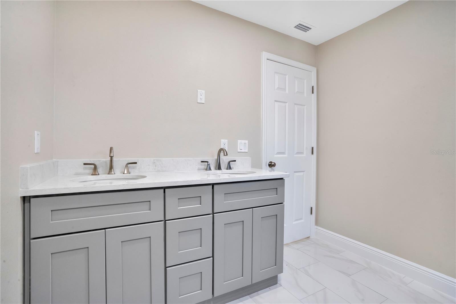 MOUNT DORA - Residential