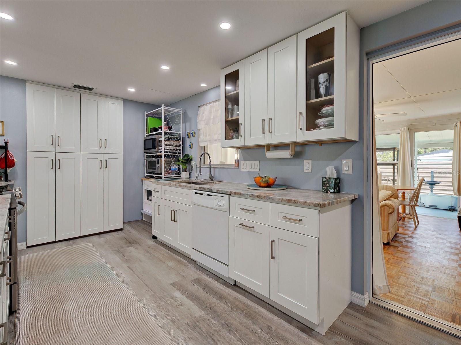 SOUTH VENICE - Residential