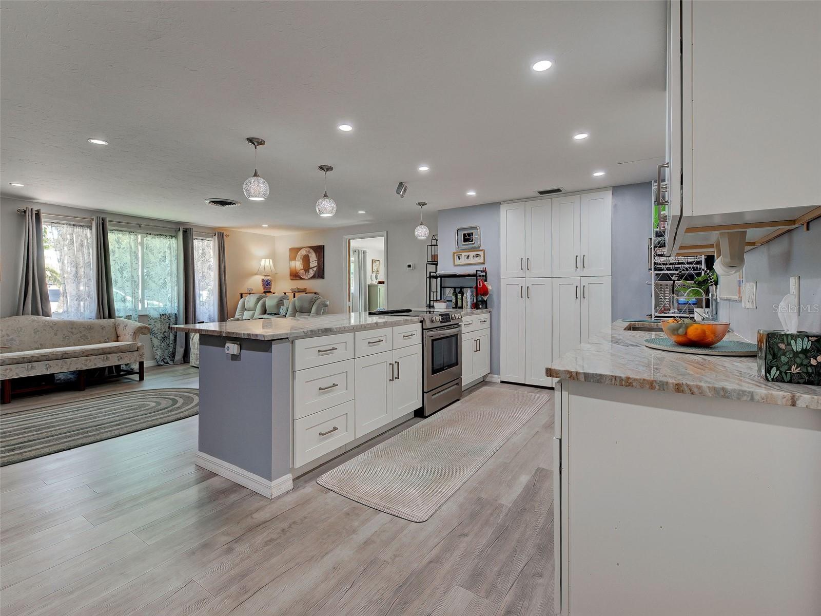 SOUTH VENICE - Residential