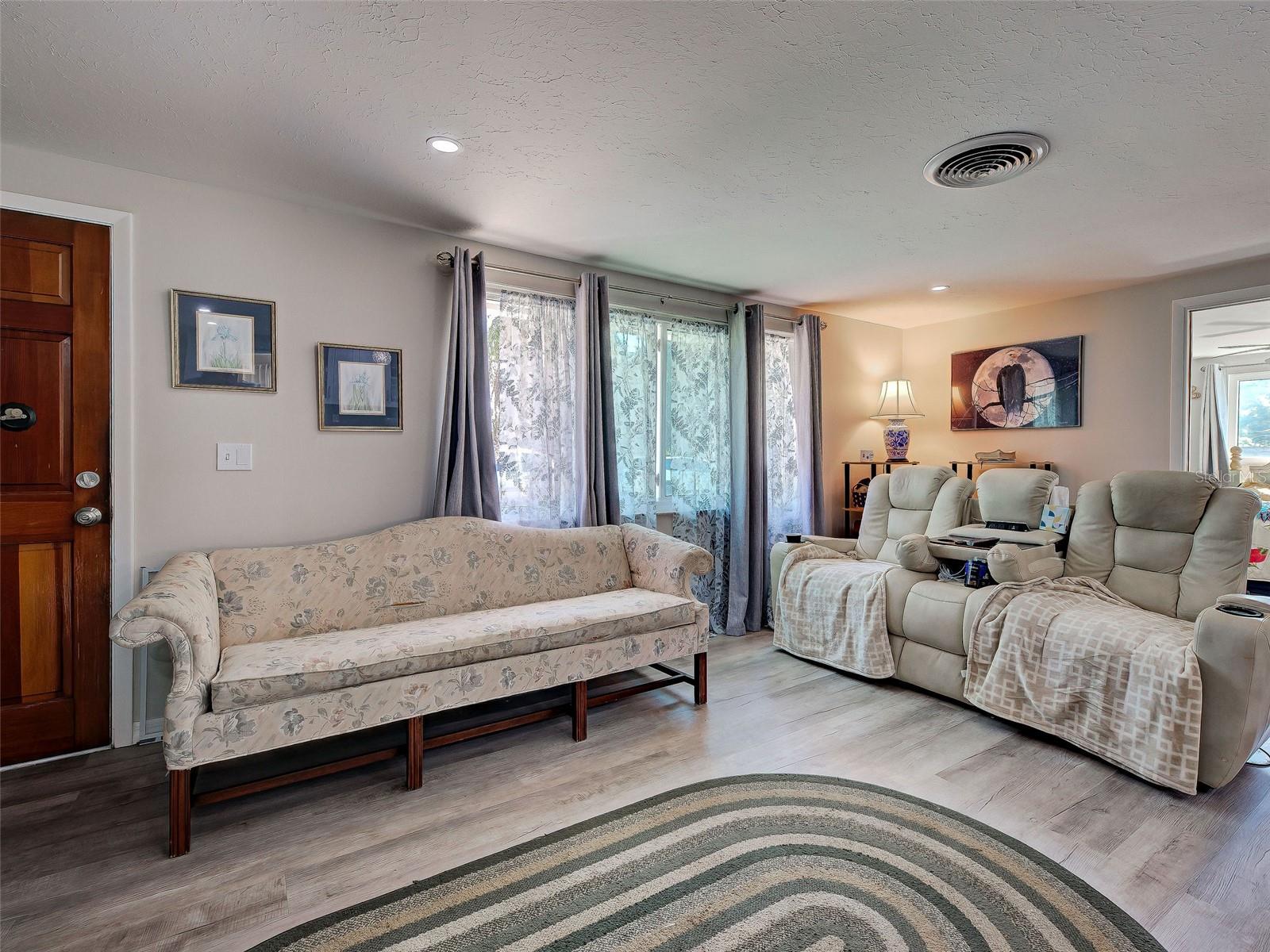 SOUTH VENICE - Residential